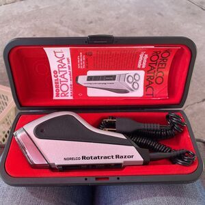 Norelco Rotatract Razor Vintage 1980s Electric Shaver & Carrying Case